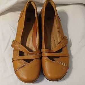 Clarks Tan Leather Flats for Women